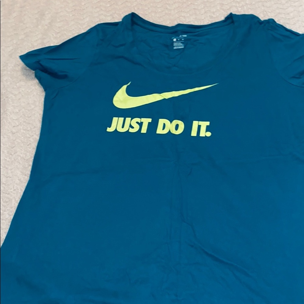 Nike tshirt